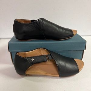 BUENO KALE SIZE 8.5 BLACK LEATHER FLAT ASYMMETRICAL SANDALS BRAND NEW WITH BOX